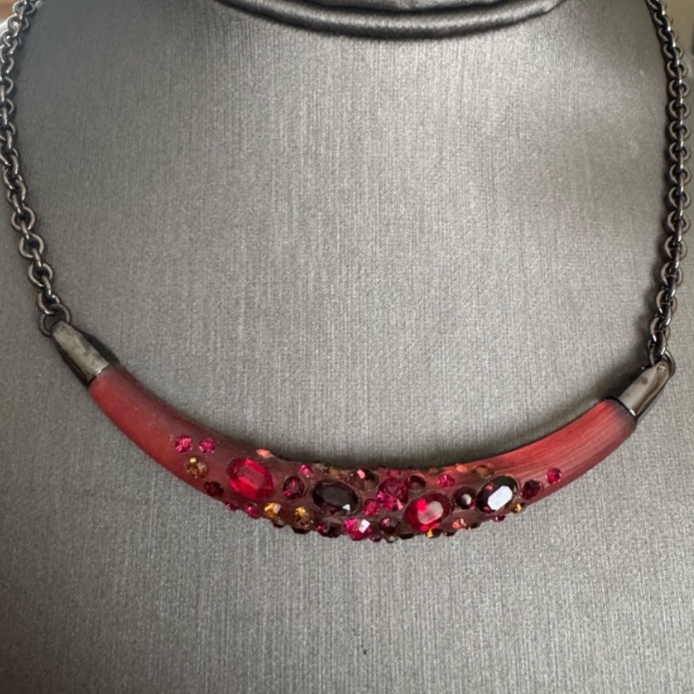 Alexis Bittar Red and Pink Beaded Necklace in Gunmetal Setting. Rare NWT. - Picture 2 of 7